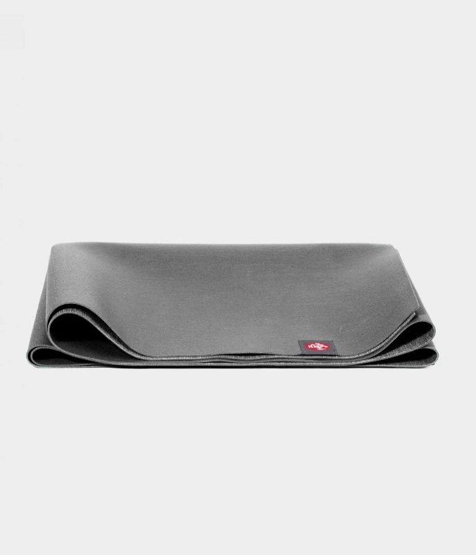 Manduka superlight travel Charcoal-1.jpg