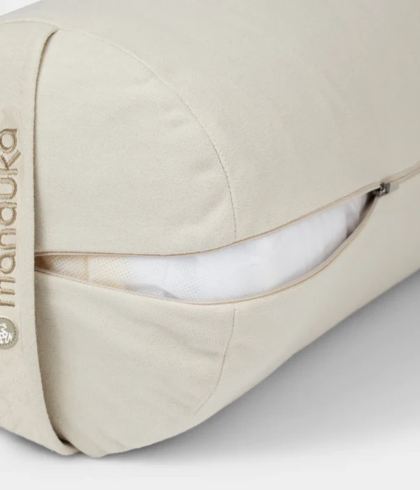manduka bolster round sand-2.webp