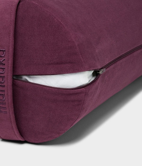 Manduka bolster round indulge-2.jpg
