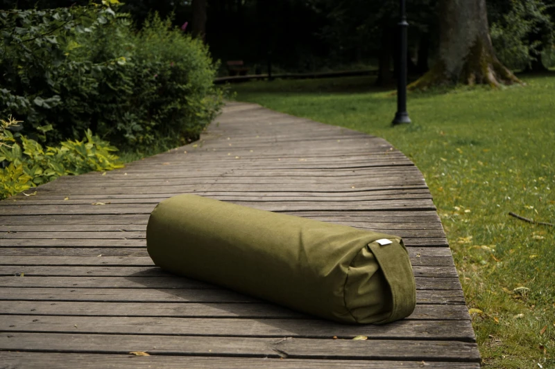 Wałek do jogi z gryką, bolster - oliwka-5.jpg